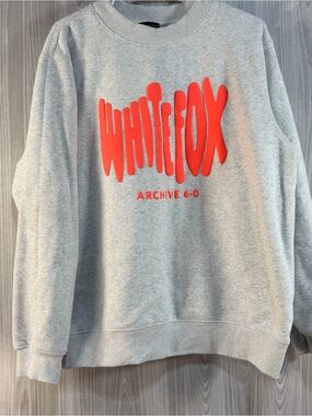 White Fox Boutique Heathered Light Gray & Coral Crewneck Sweatshirt Women’s M/L